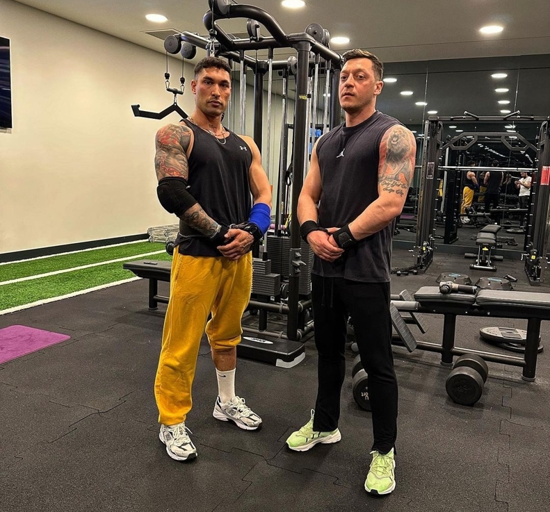 تغییرات عجیب اوزیل صدای رونالدو را درآورد! 2