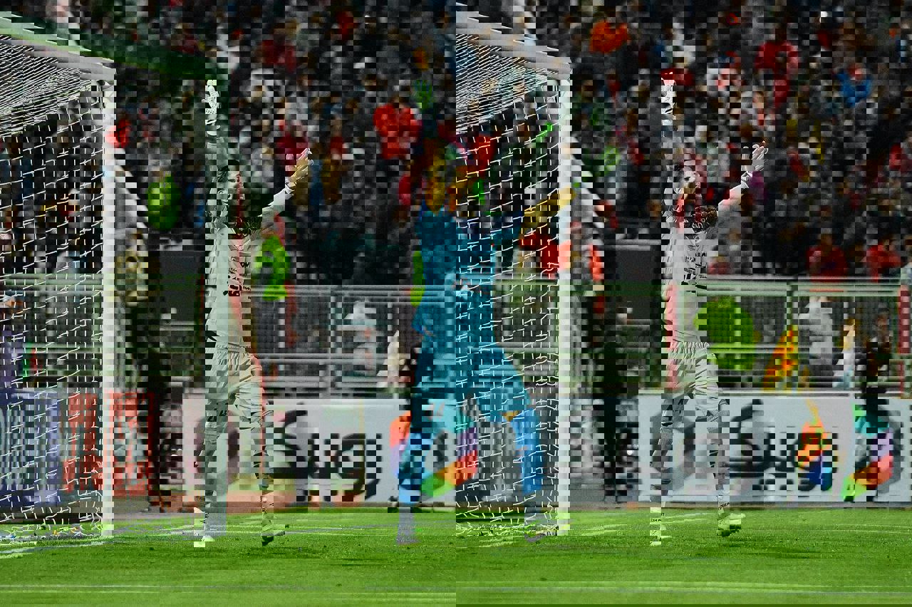 2006928