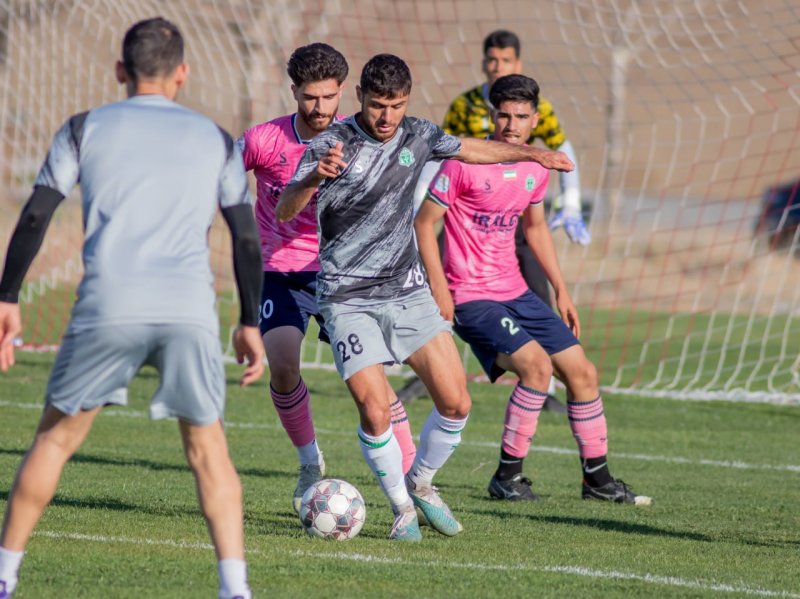 برد الومینیوم پیش از بازی تراکتور