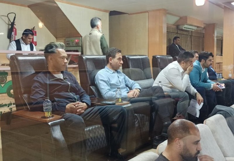 مورایس و آلمیدا در اتاقک شیشه‌ای فولادشهر