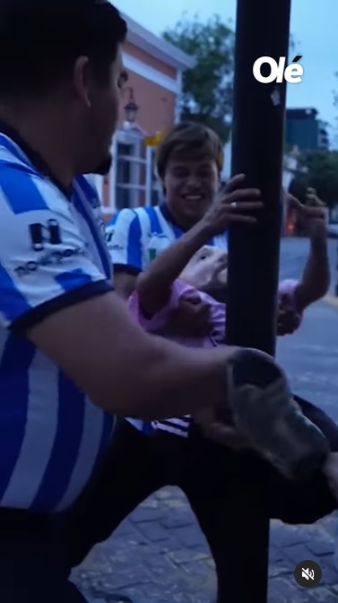در مکزیک رخ داد / خشم آرژانتین از ویدیوی توهین‌آمیز علیه مسی (عکس) 8