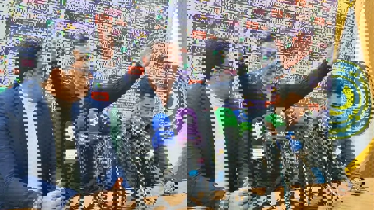2010137