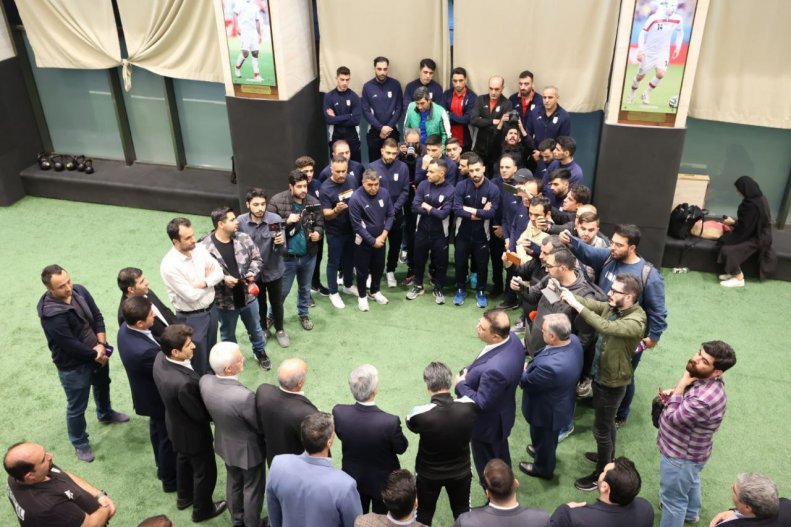 وزیر با هدیه به اردوی تیم ملی فوتسال رفت (عکس) 9