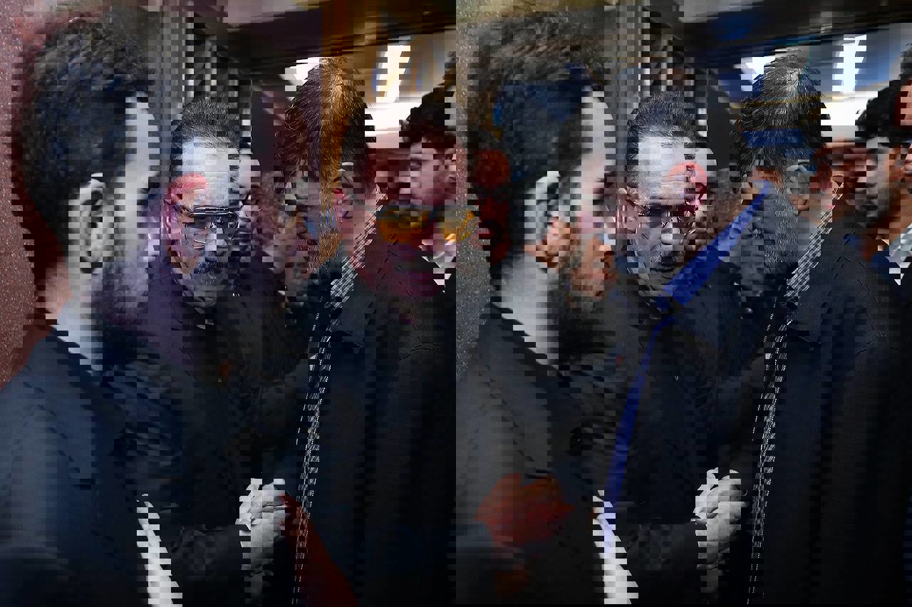 2010823