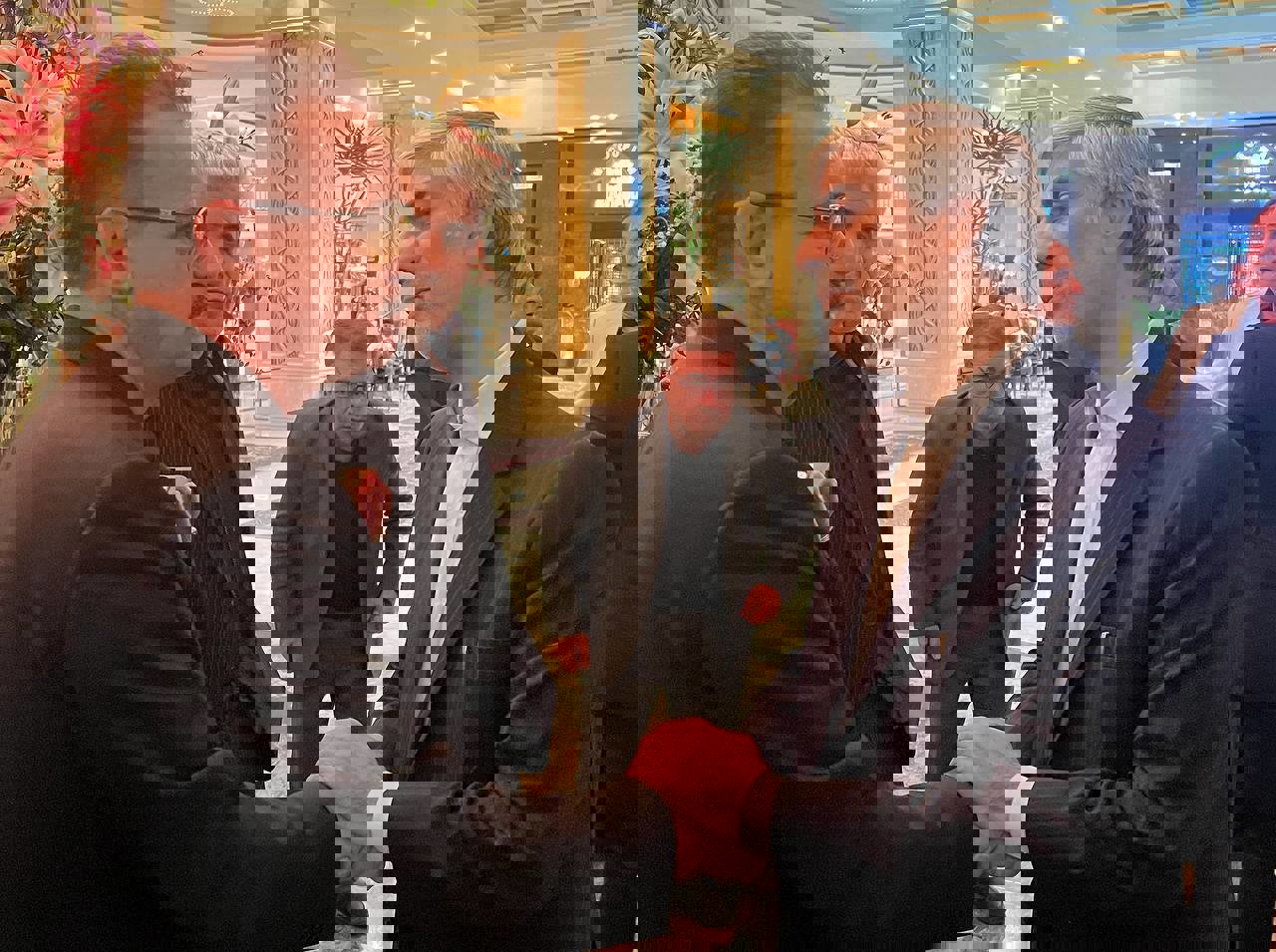 2010907