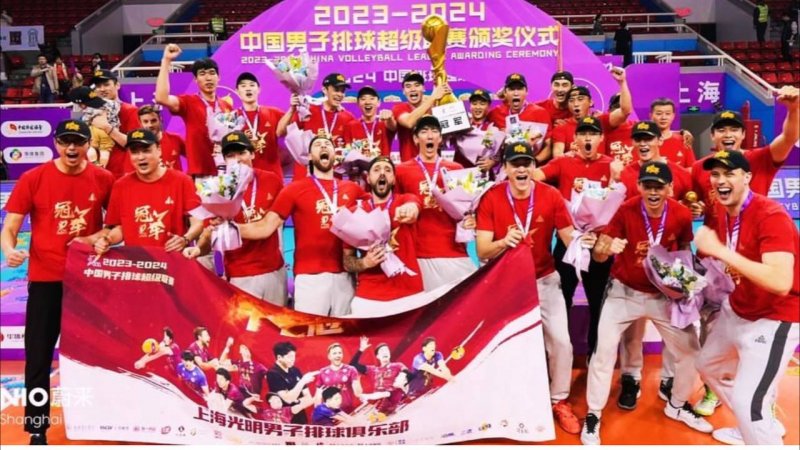 ستاره جنجالی والیبال لهستان در چین جام گرفت