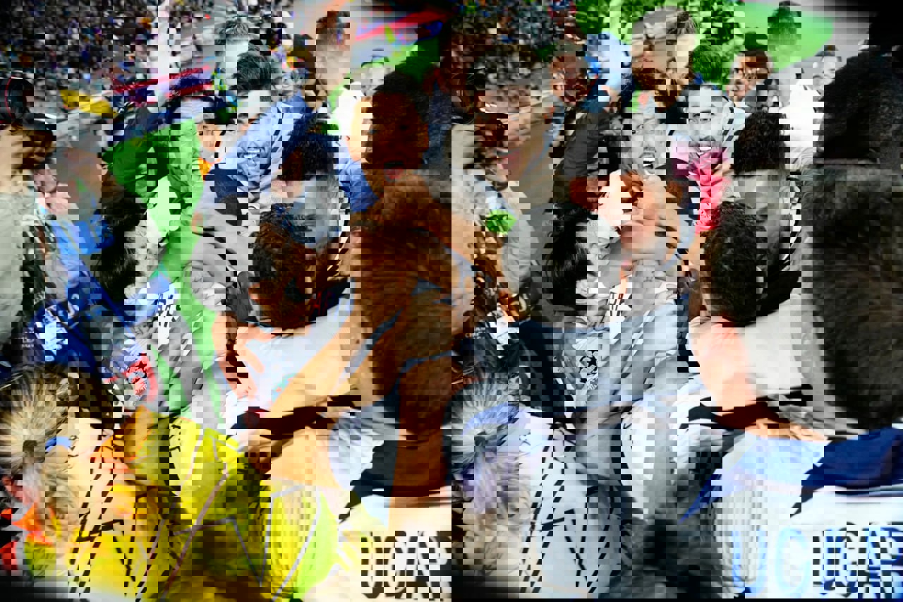 2011649