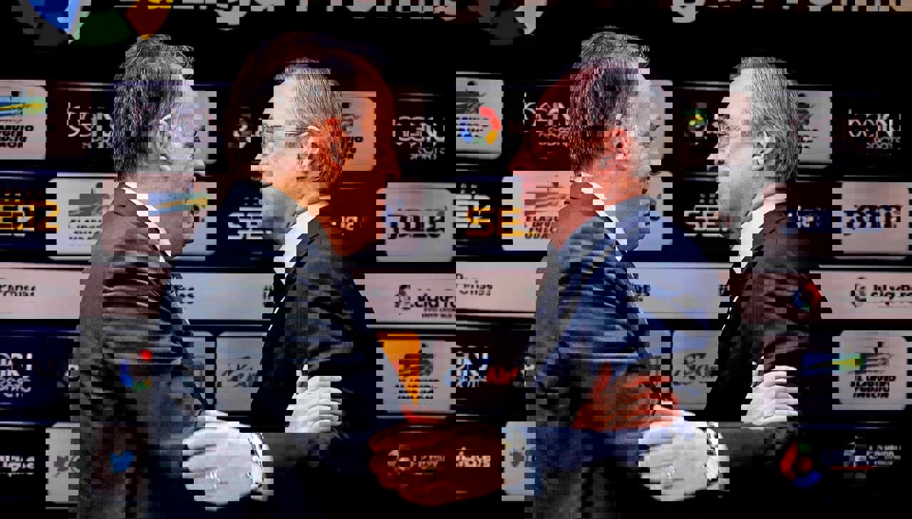 2011928