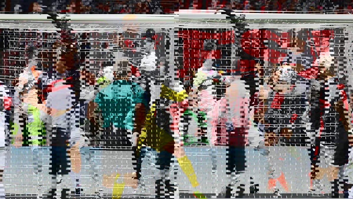 2015832