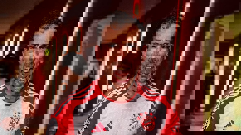 2015976