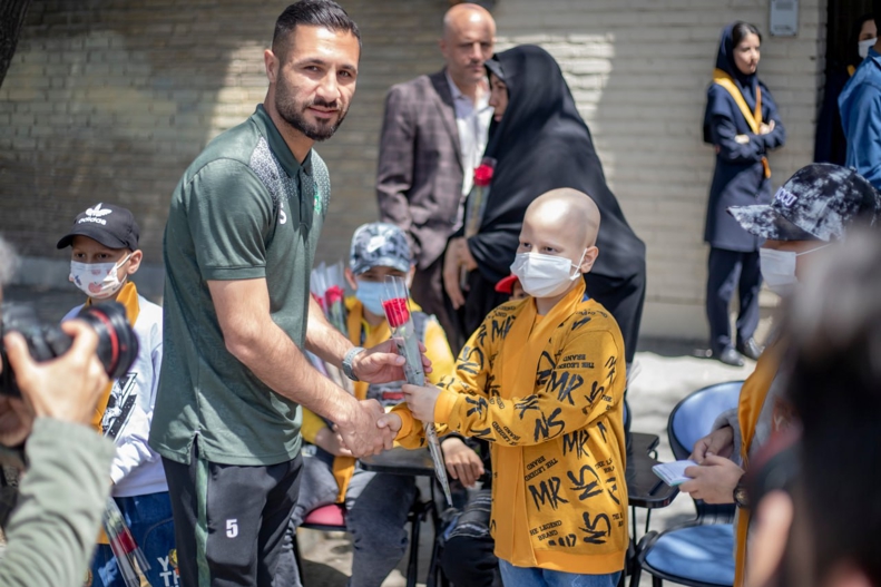 آلومینیومی‌ها در کنار کودکان مبتلا به سرطان؛/ اقدام پسندیده شاگردان حسینی پس از پرسپولیس (عکس) 5