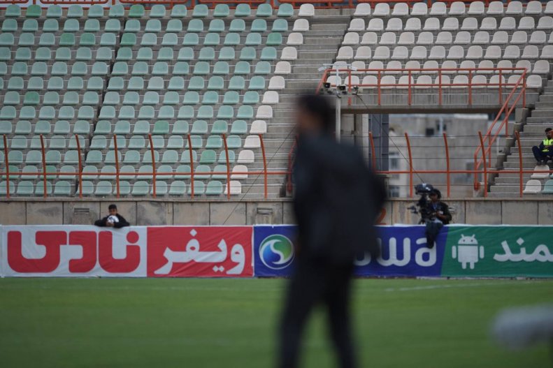 برخلاف همیشه، این‌بار رو به چمن سبز رنگ؛/ سربازان وظیفه، تنها تماشاگران امشب فوتبال ایران 7