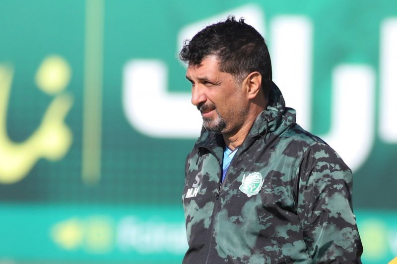 مجتبی حسینی: اخلاقی‌نیست به بازیکن من پیام می‌دهند