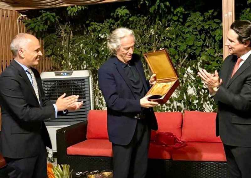 مهمانی سفارت به افتخار آبی‌های ریاض / تجلیل دولت پرتغال از سرمربی الهلال (عکس)