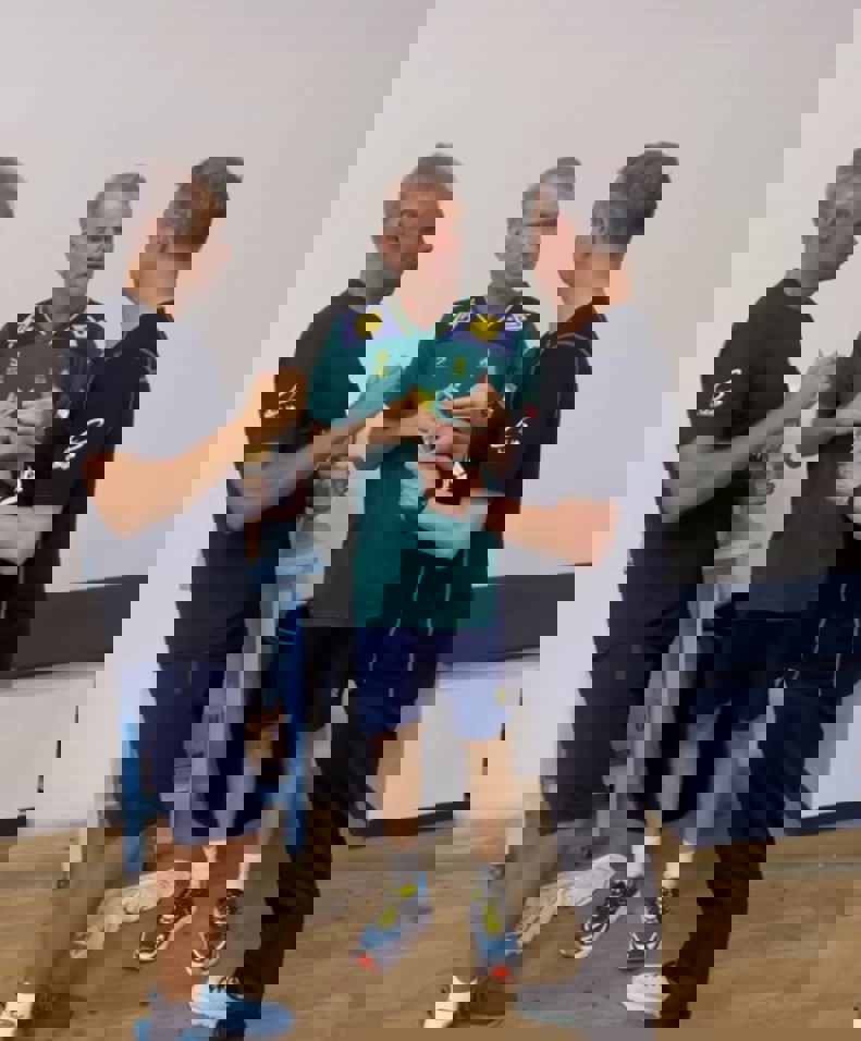 2021928
