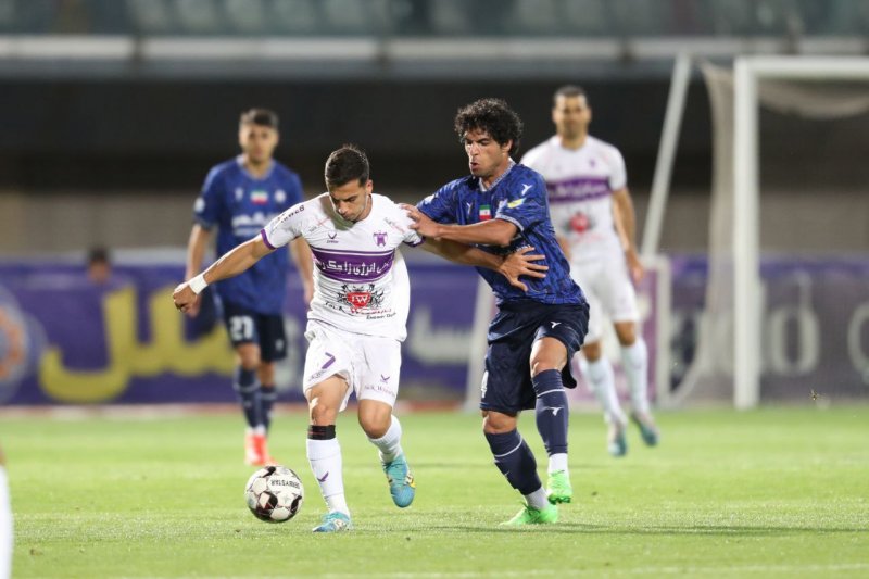 بازی طوفانی گل‌گهر در نیمه دوم بازی هوادار