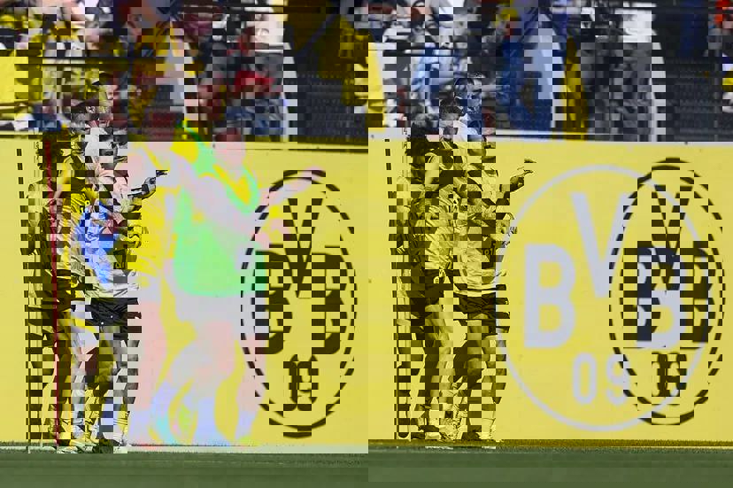 2022827