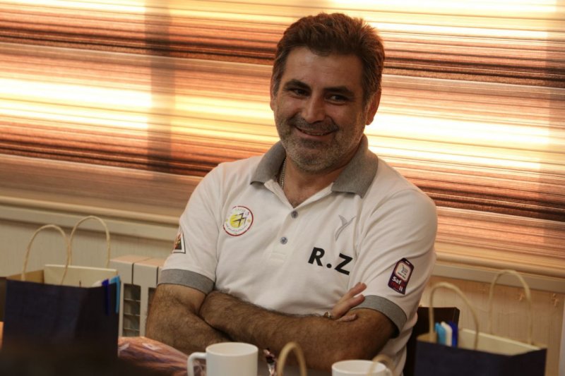 بقای رضا زرخانلی روی نیمکت سفیرگفتمان؛/ تیم تهرانی با سرمربی خود یک فصل دیگر تمدید کرد