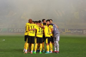 سپاهان تنها قهرمان چهار تیم نیمه نهایی حذفی