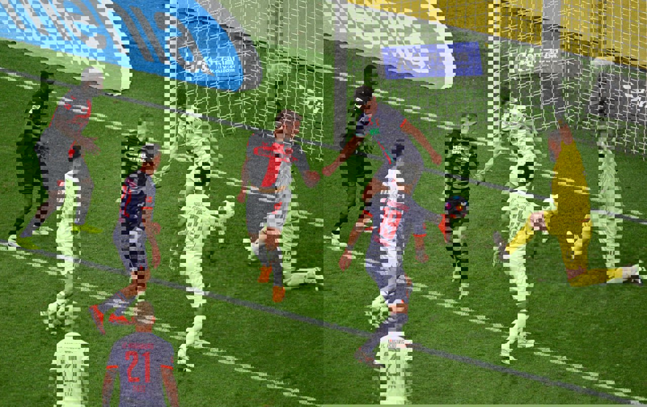 2023302