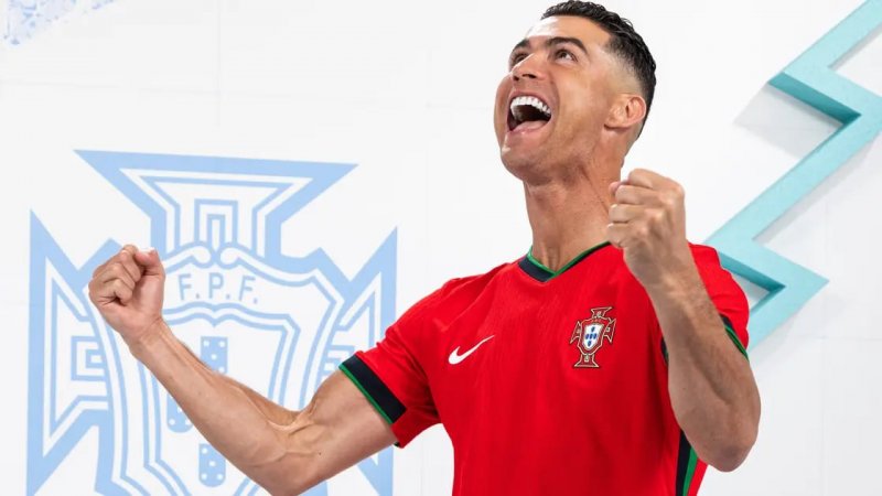 آخرین حضور اسطوره پرتغالی در یورو / واکنش رونالدو به دعوت شدن به تیم ملی (عکس)