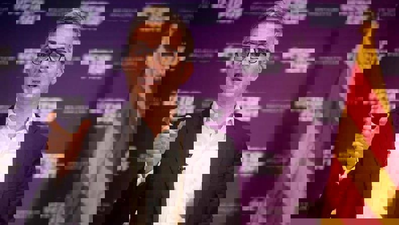 2025330