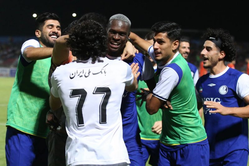 یکی از این سه تیم سقوط میکند!