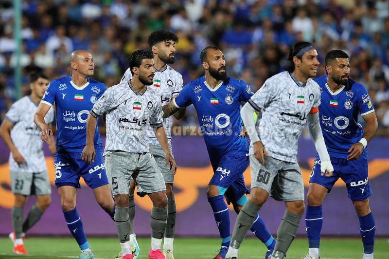 این وقتکشی برای فوتبال ایران زشت است