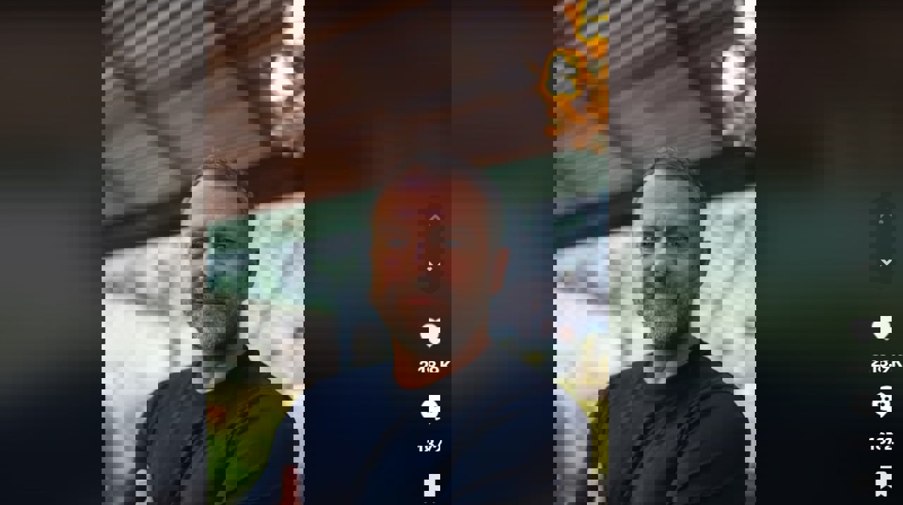 2028042