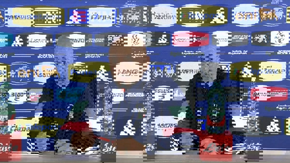 2028558