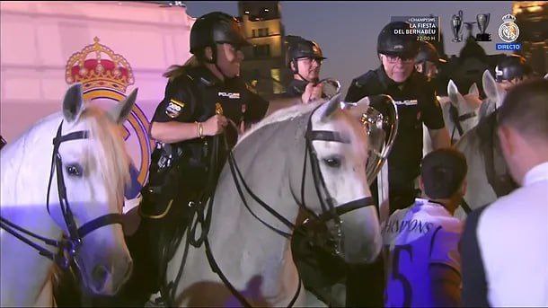 اتفاق جالب جشن رئال: جام به دست پلیس افتاد! (عکس)