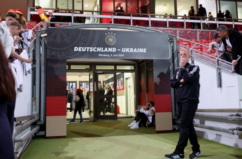 با هشدار اشتباه: هواداران آلمان در ورزشگاه حبس شدند!
