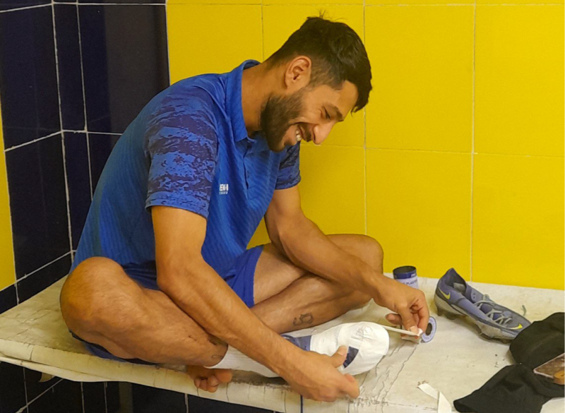 زننده گل سه امتیازی استقلال با کفش‌های تکه