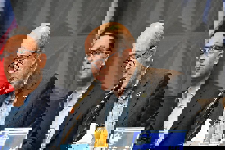 2031757