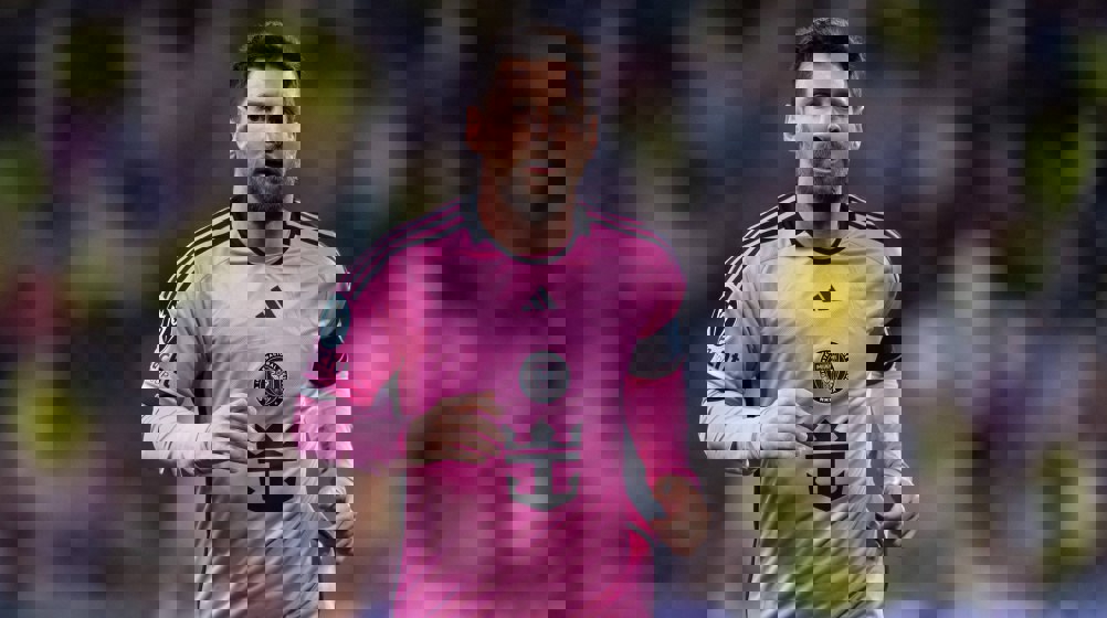 2031833
