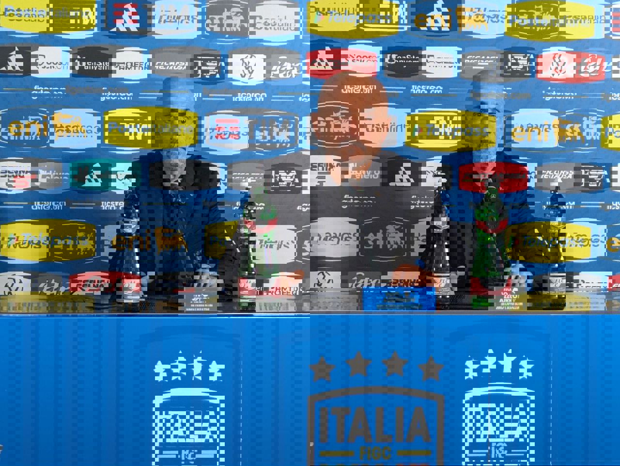 2041977