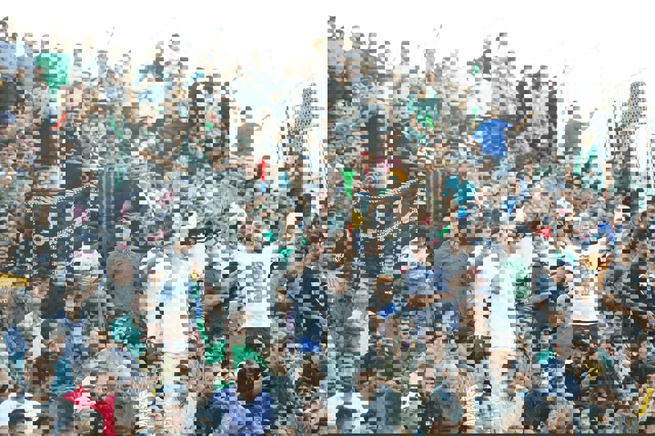 2042137