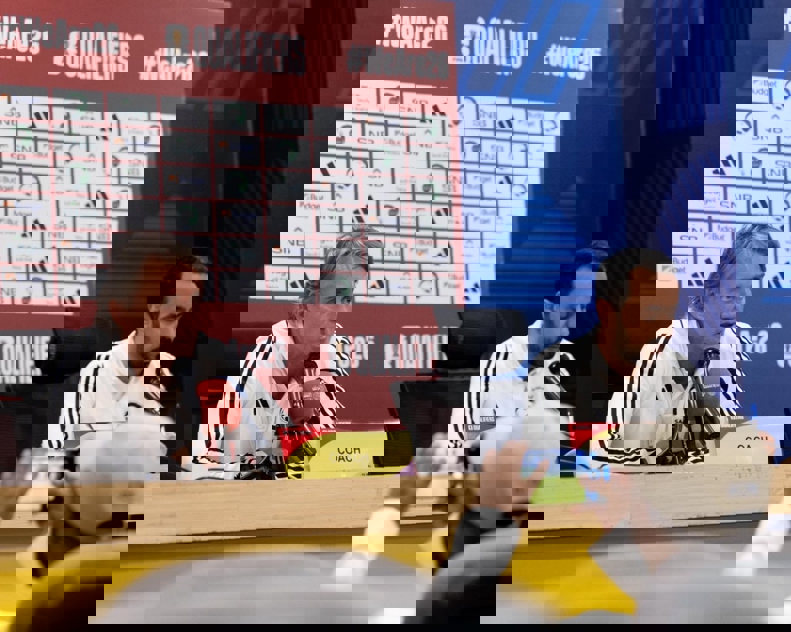 2042123