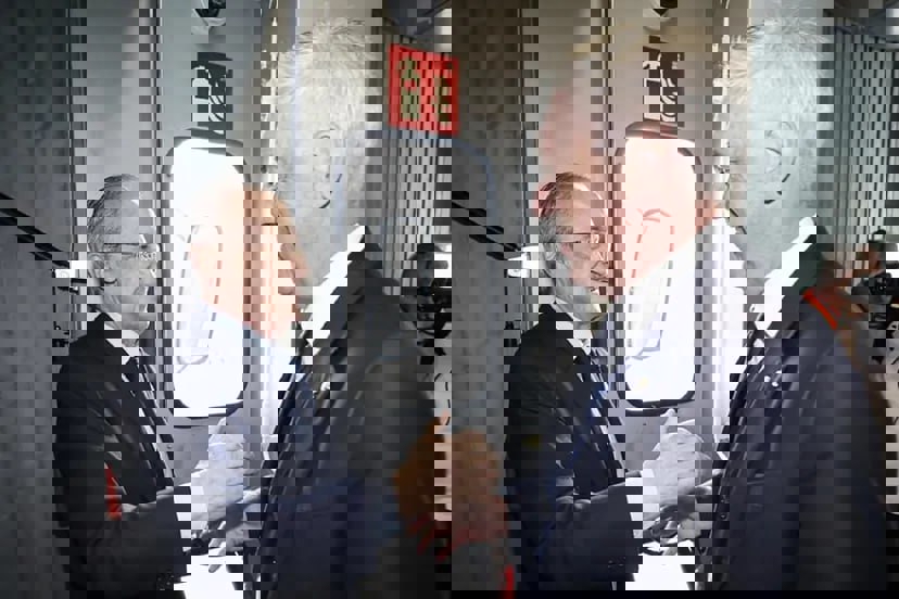 2042216