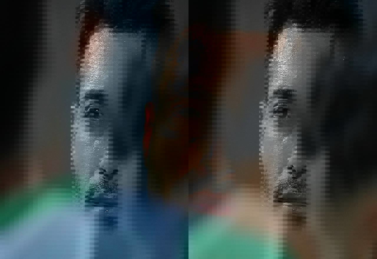 2042184