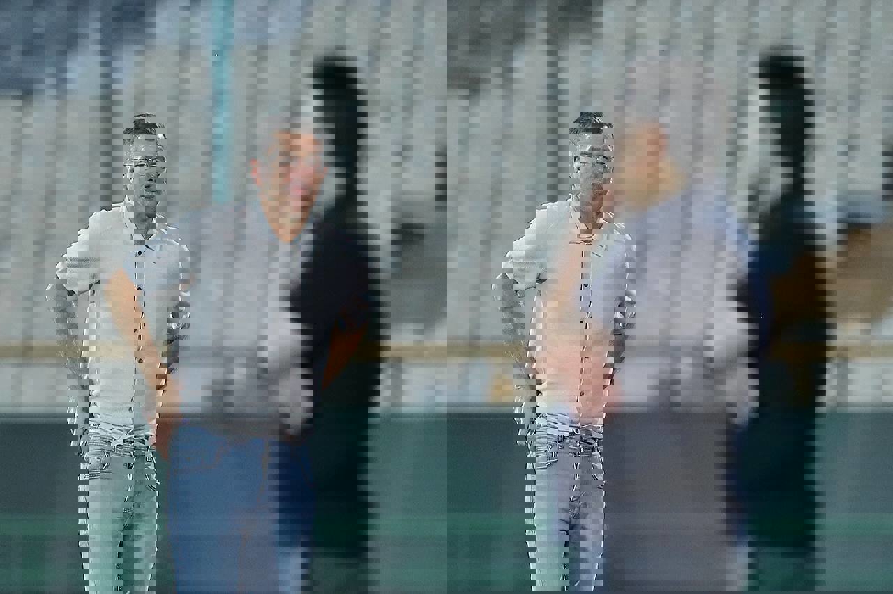 2042686