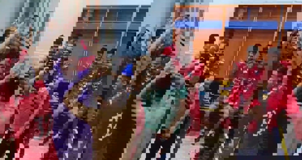 2042318
