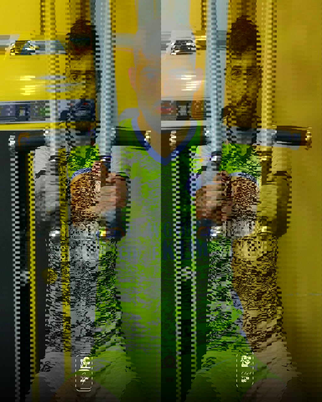 2042521