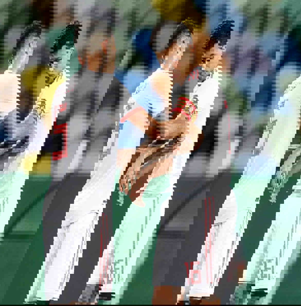 2042562