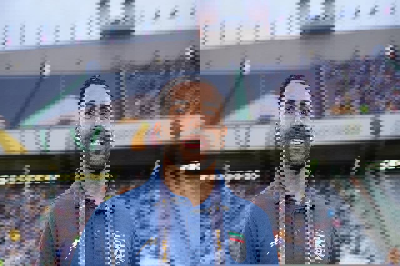 2042576