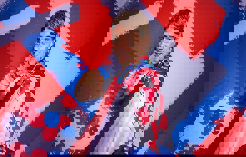 2042586