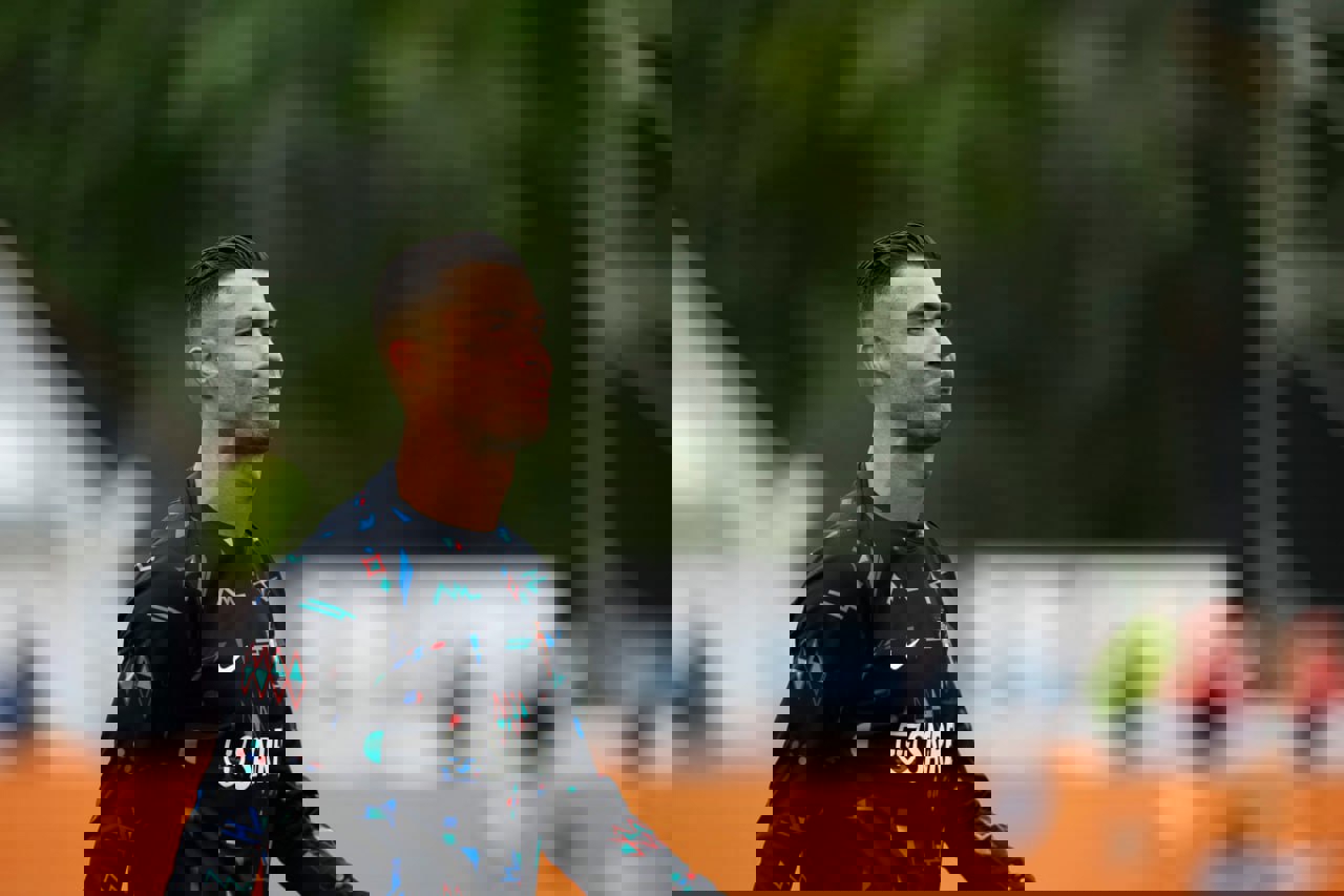 2042571