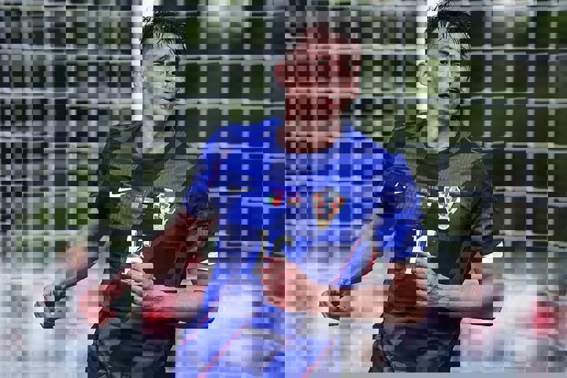 2042996