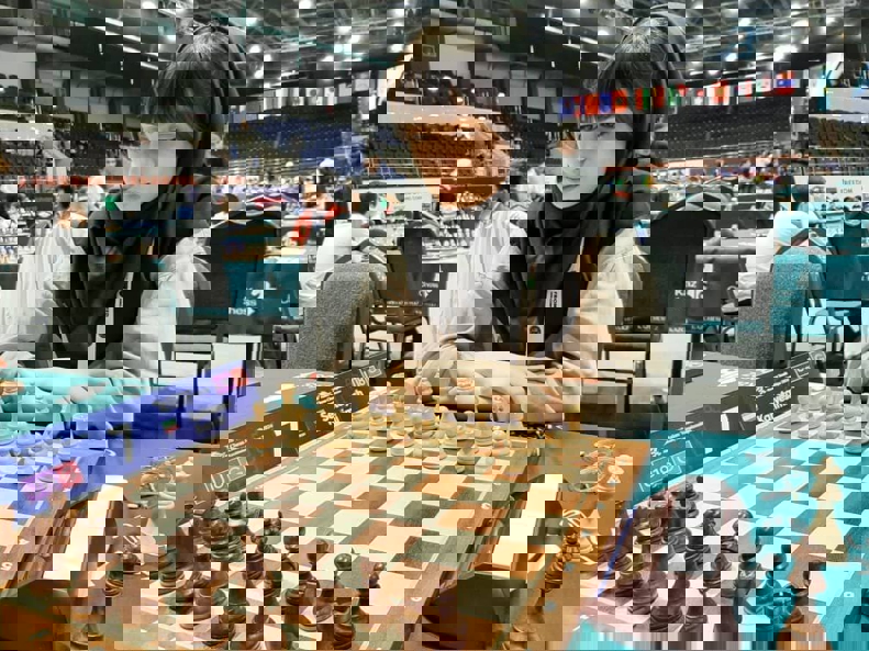 2042868
