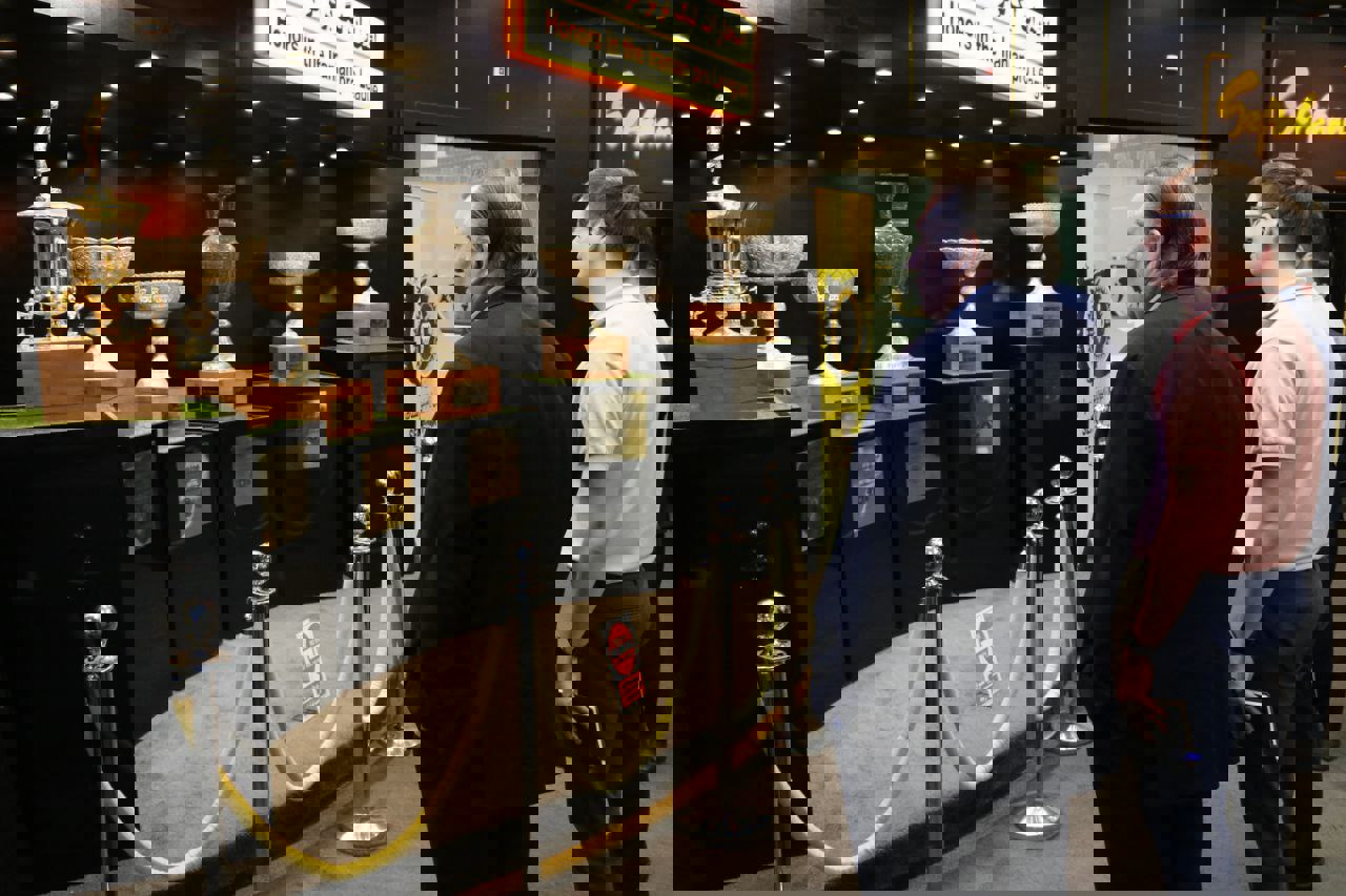 2042852